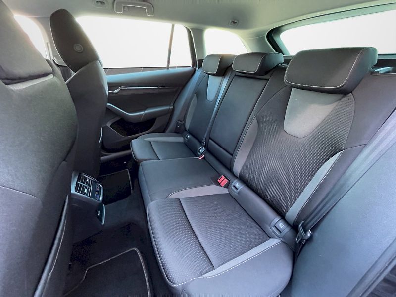 Škoda Octavia (2023) 2.0 TDI 110kW DSG Estate Ambit - fotka 27 z 35