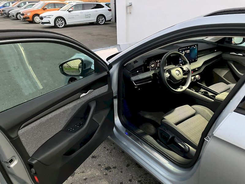 Škoda Superb (2024) COMBI SELEC TD 110/2.0 A7F - fotka 9 z 33