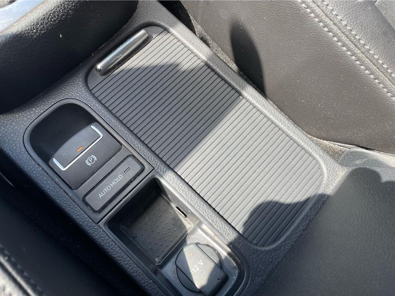Volkswagen Sharan 2.0 TDi DSG 6st. HIGHLINE - fotka 23 z 26