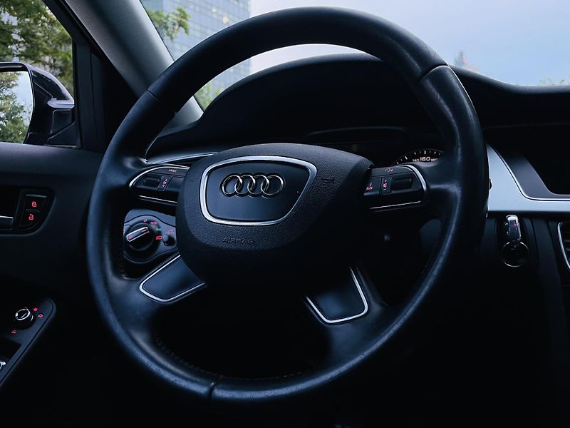 Audi A4 2.0TDI MAN 1MAJITEL VÝHŘEV LED - fotka 35 z 42