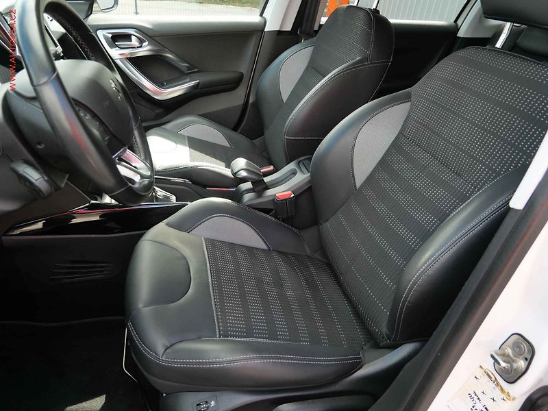 Peugeot 2008 (2015) 1.2 PT, 1.maj,ČR, Allure, AC - fotka 9 z 19