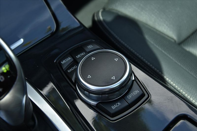 BMW Řada 5 530d xDrive M PAKET PANORAMA - fotka 19 z 28