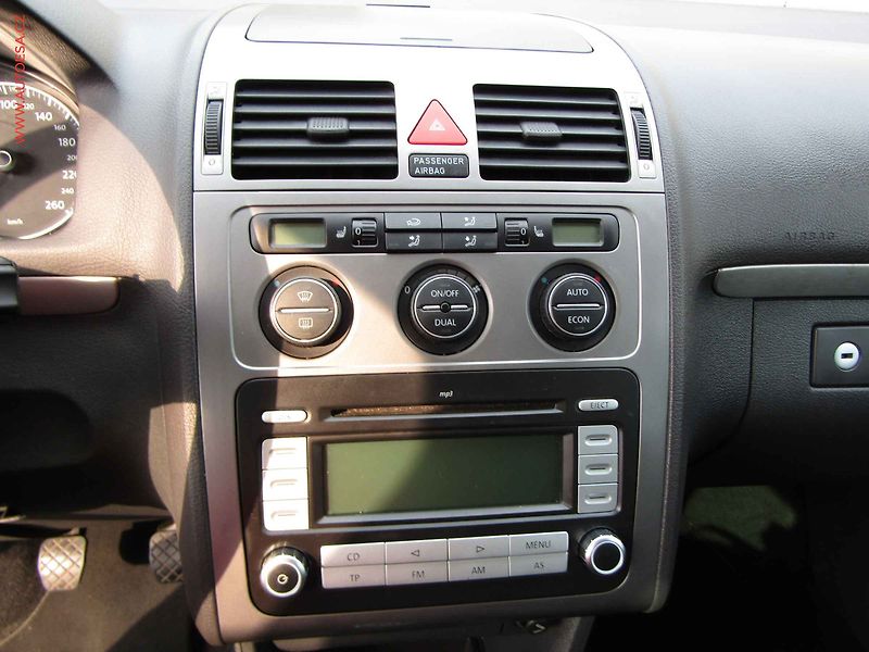 Volkswagen Touran (2007) 1.4 TSi, TZ, p.čidla - fotka 12 z 15