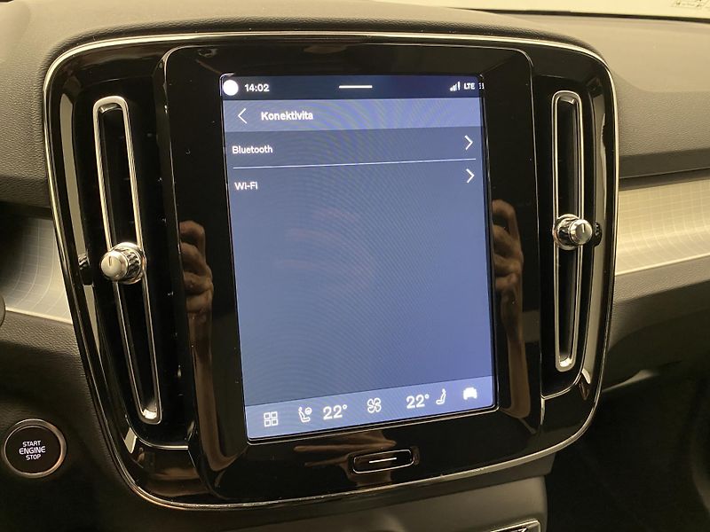 Volvo XC40 (2025) B3 AUT DARK PLUS - fotka 42 z 48