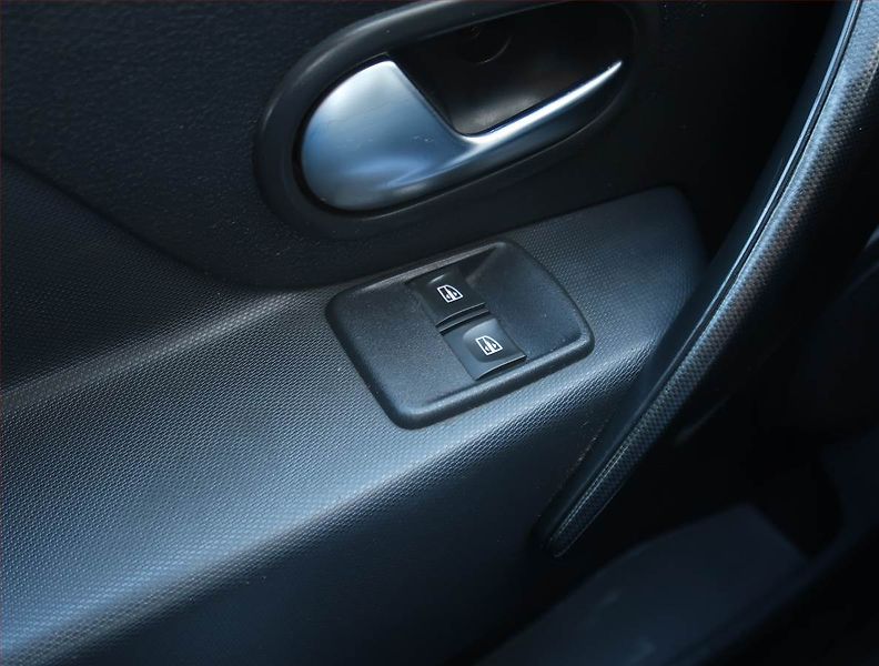 Dacia Sandero (2017) 1.2 16V - fotka 18 z 19