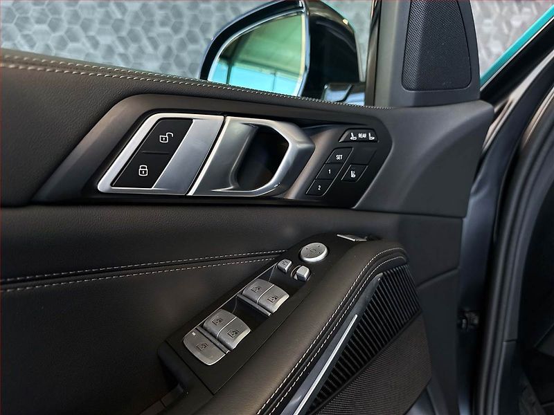 BMW X7 (2024) xDrive40i - fotka 13 z 25