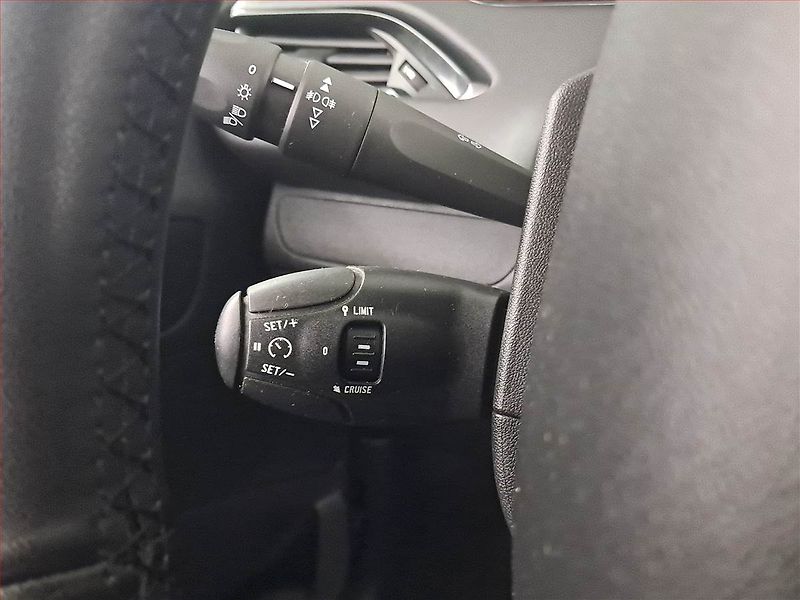 Peugeot 208 (2018) 1.2 PureTech, Serv.kniha - fotka 18 z 18