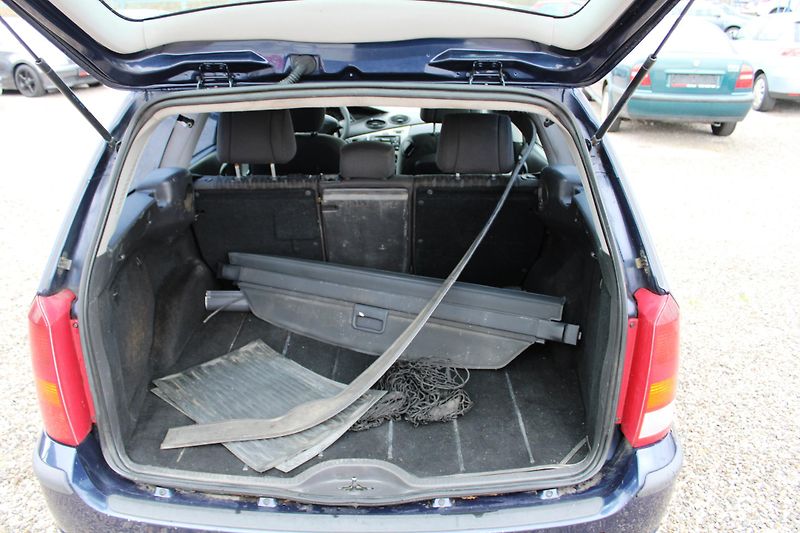 Ford Focus (2003) 2,0i 16V KLIMA ELOKNA VYH.SKLO - fotka 11 z 15