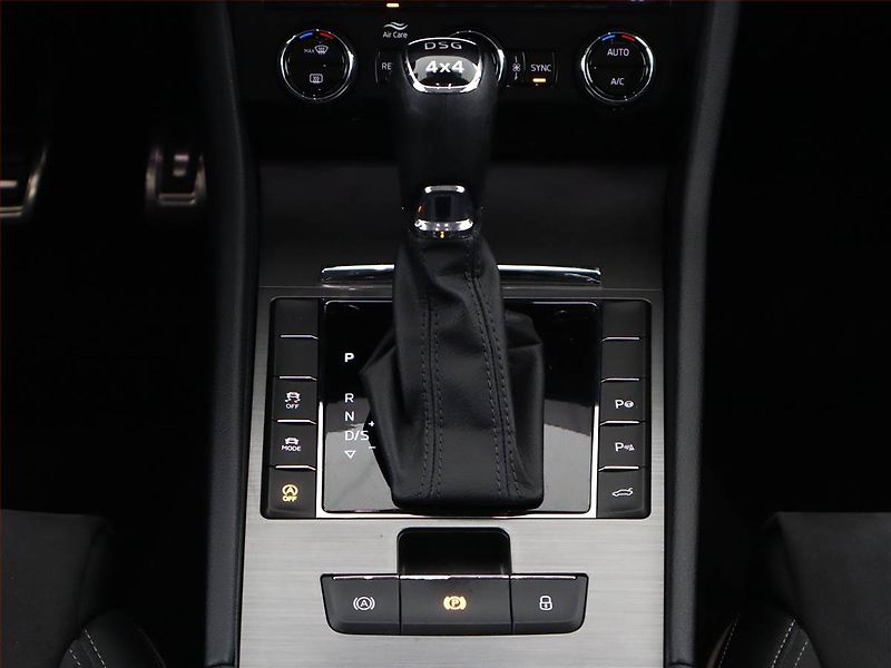 Škoda Superb (2020) 2.0 TDI - fotka 11 z 24