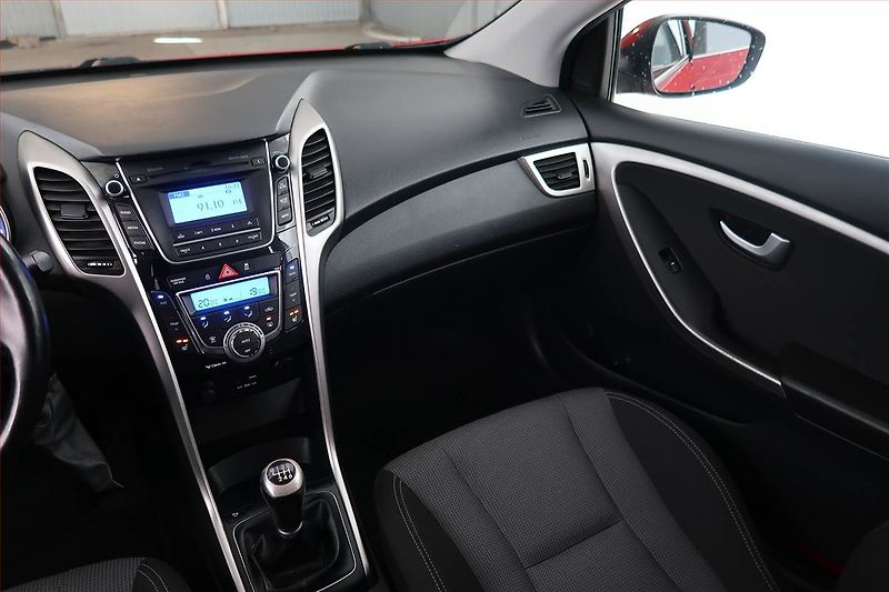 Hyundai i30 (2016) 1.6 MPI, Tempomat - fotka 8 z 18