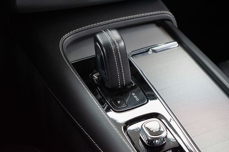 Volvo XC90 B5 AWD R-DESIGN*POLESTAR CHIP* - fotka 24 z 46
