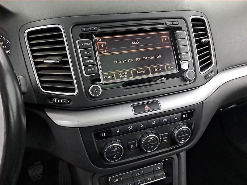 Volkswagen Sharan (2014) 2.0 TDI, Kůže, Navi, Bi-Xenony - fotka 12 z 22