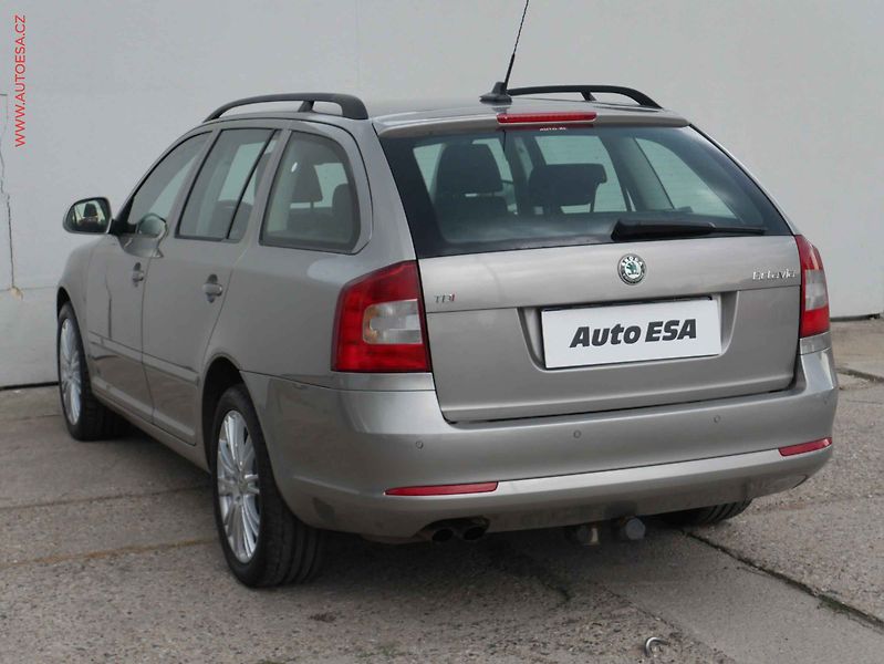 Škoda Octavia (2010) 2.0TDi, AC, tempo, park.čidla - fotka 4 z 15