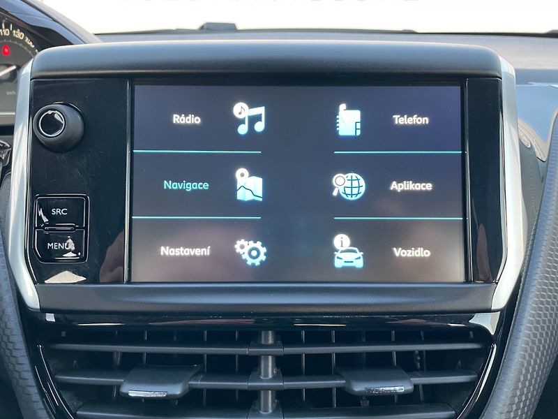 Peugeot 2008 (2019) 1.2PT Car Play! Navigace! - fotka 22 z 26