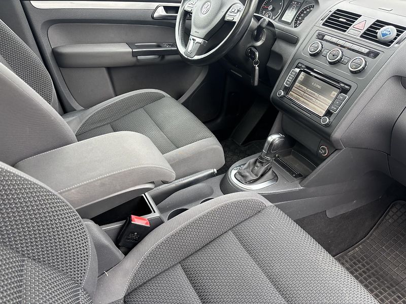 Volkswagen Touran (2013) 2.0TDI, 103kW. DSG, 7míst - fotka 10 z 16