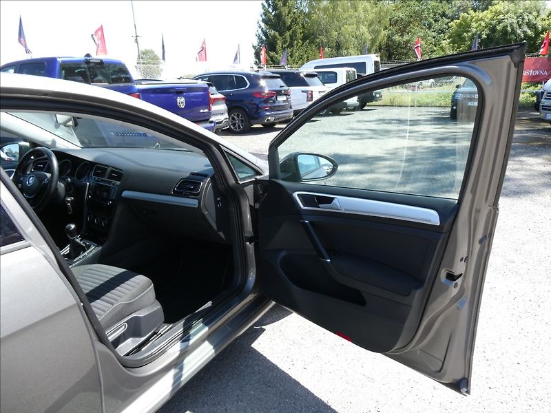 Volkswagen Golf 1,2 TSi 63kW CUP, 2.majitel - fotka 23 z 41