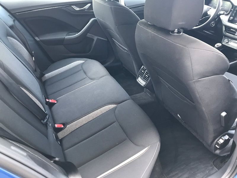 Škoda Kamiq (2025) SELECTION 1,0 TSI - fotka 18 z 25