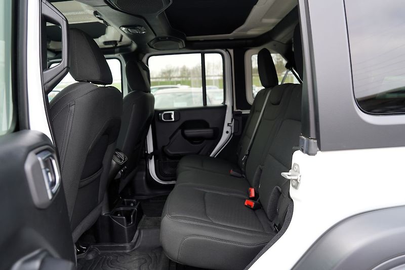 Jeep Wrangler 2.2 CRD/Sport/MultiJet/4x4/AT - fotka 34 z 44