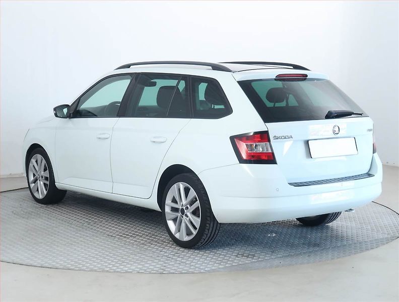 Škoda Fabia (2015) Style 1.2 TSI, Serv.kniha - fotka 4 z 18