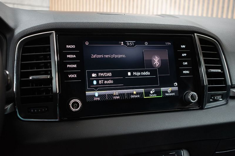 Škoda Karoq 1.5 TSI TAŽNÉ*KAMERA*DPH*ČR 1M - fotka 25 z 39