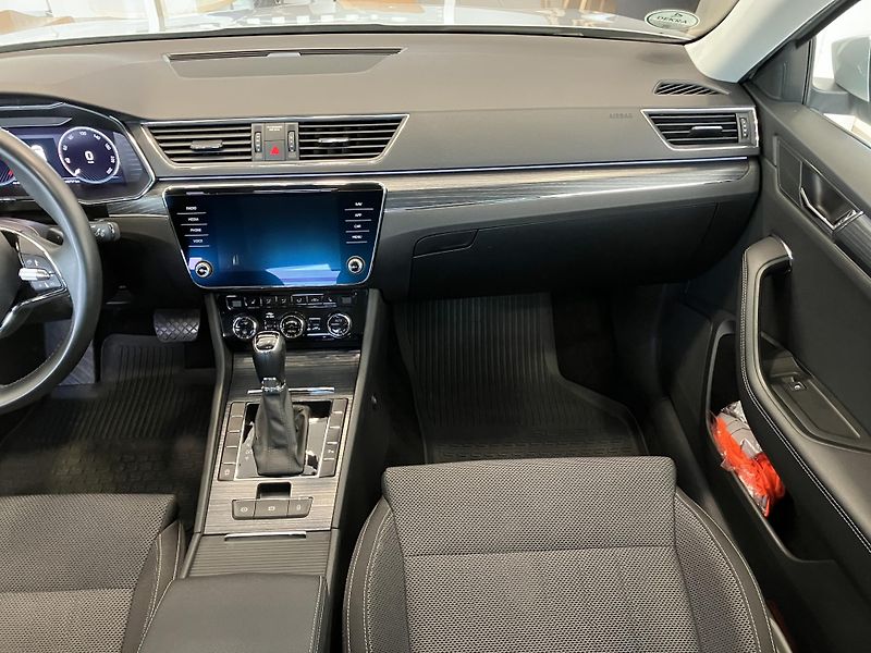 Škoda Superb  2.0 TDI 110kW Style DSG AT7 - fotka 14 z 38