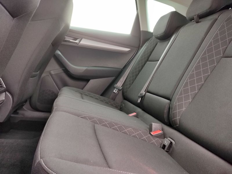 Škoda Karoq (2021) Ambition 2,0 Tdi 85 kw DSG - fotka 25 z 36