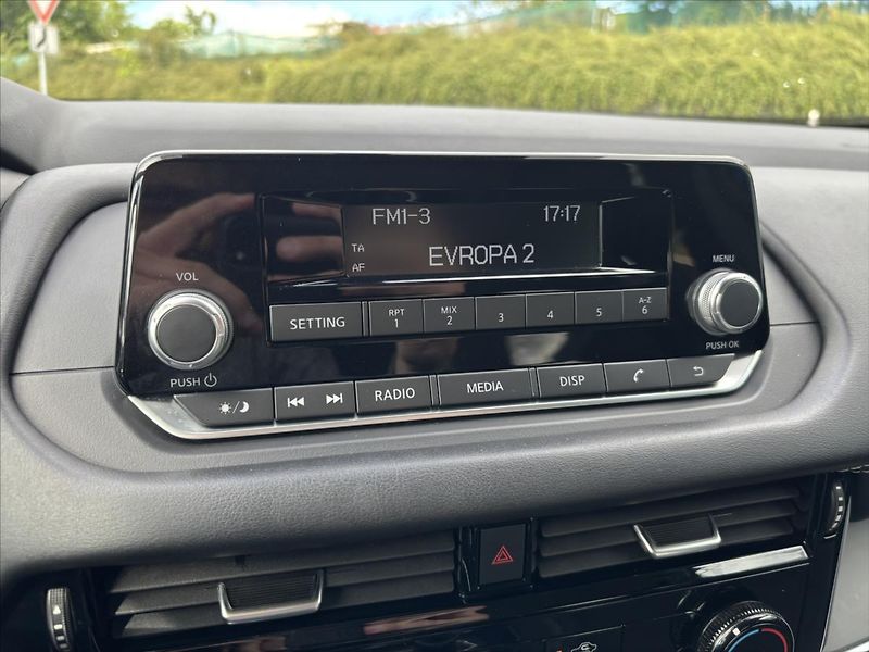 Nissan Qashqai 1,3 DIG-T Visia PLNÝ SERVIS - fotka 17 z 39