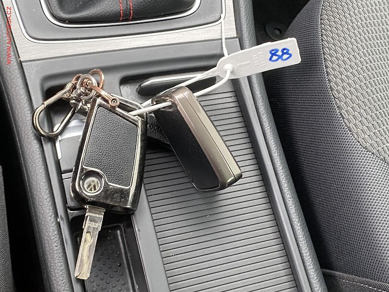 Volkswagen Golf (2015) 2.0TDi, ČR, AC, TZ, park - fotka 17 z 17