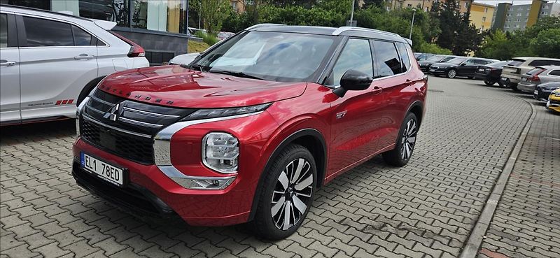 Mitsubishi Outlander 2,4 PHEV 4x4  INSTYLE - fotka 8 z 20