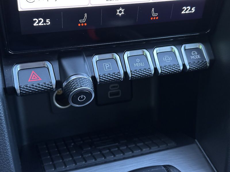 Volkswagen Amarok 3.0TDi V6 4x4 10AT Aventura 24 - fotka 26 z 45