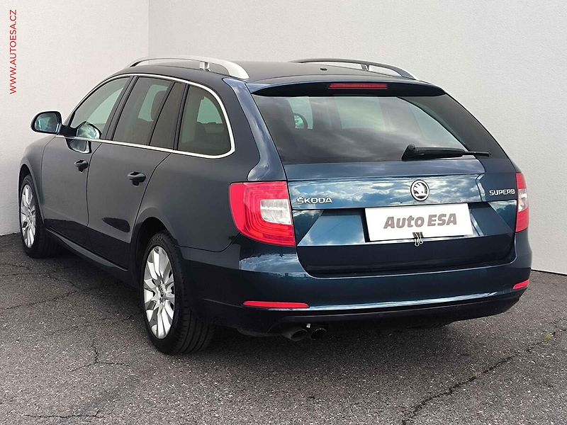 Škoda Superb (2015) 2.0 TDi, Bixenon, park.čidla - fotka 6 z 19