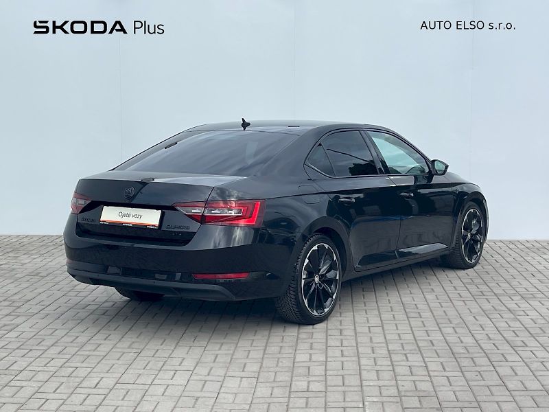 Škoda Superb (2018) 2.0 TDI / 140 kW DSG 4x4 L&K - fotka 2 z 30