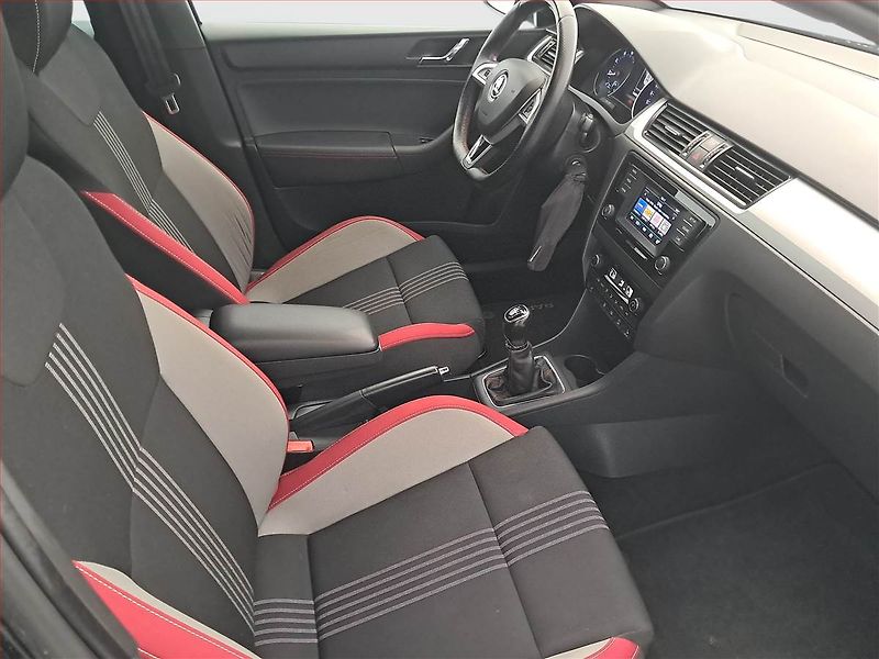 Škoda Rapid (2015) Spaceback 1.2 TSI, Tempomat - fotka 9 z 17