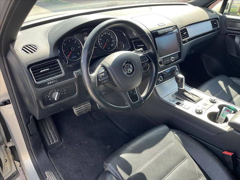 Volkswagen Touareg 3,0 TDi V6 180KW 4x4 TAŽNÉ - fotka 9 z 50
