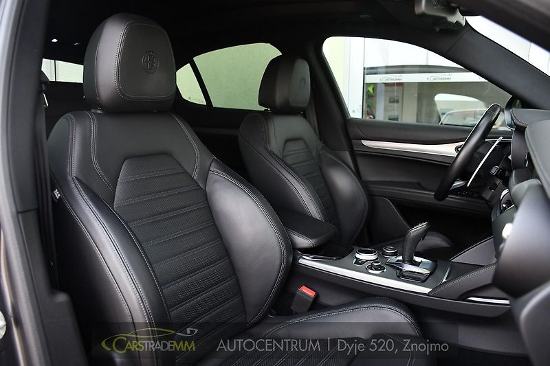 Alfa Romeo Stelvio 2.2D VELOCE Q4 H&K PANOR TAŽNÉ - fotka 17 z 53