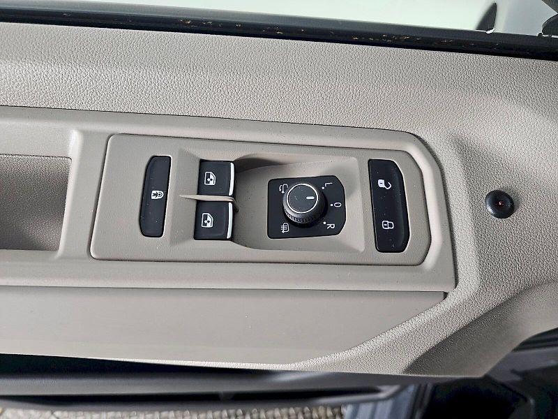 Volkswagen Multivan (2023) 2.0TDI DSG 110KW STYLE TAŽNÉ N - fotka 26 z 35