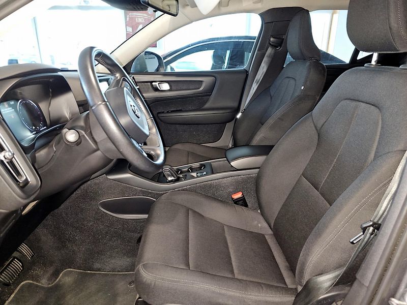 Volvo XC40 D3 Automat ČR 1.majitel - fotka 9 z 45