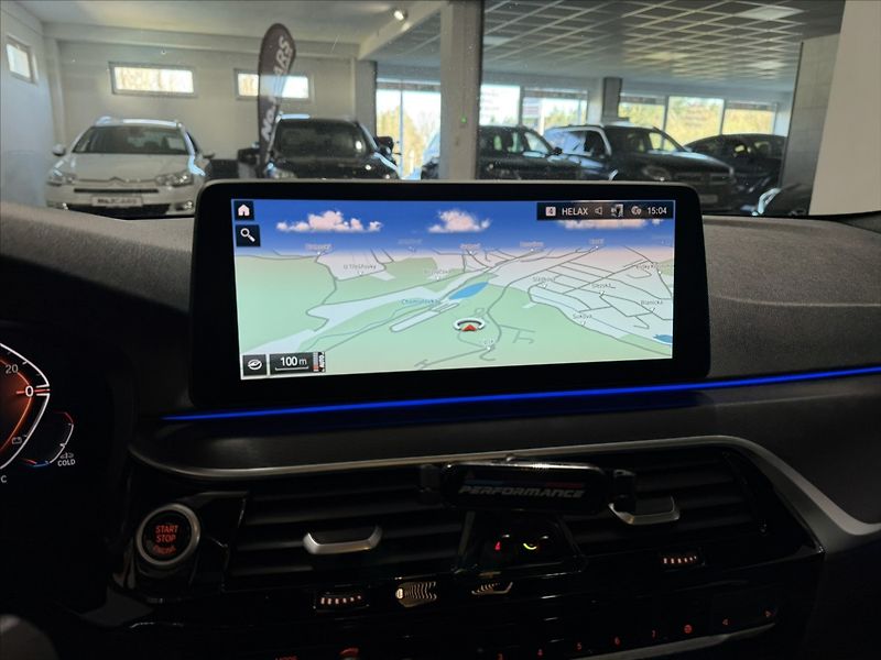 BMW Řada 5 3,0   530D M-PAKET PANO LASER - fotka 16 z 48