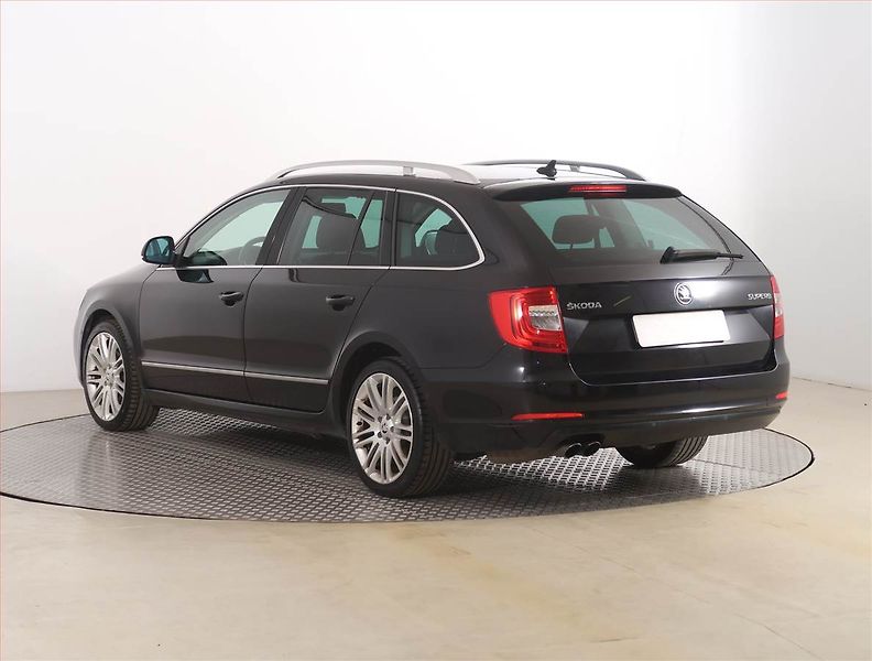 Škoda Superb (2014) 2.0 TDI, Automat, Navi, Xenony - fotka 4 z 21
