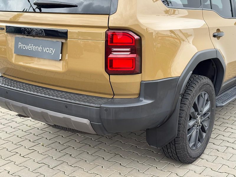 Toyota Land Cruiser 2.8 D-4D 6AT Executive MHEV AW - fotka 30 z 30