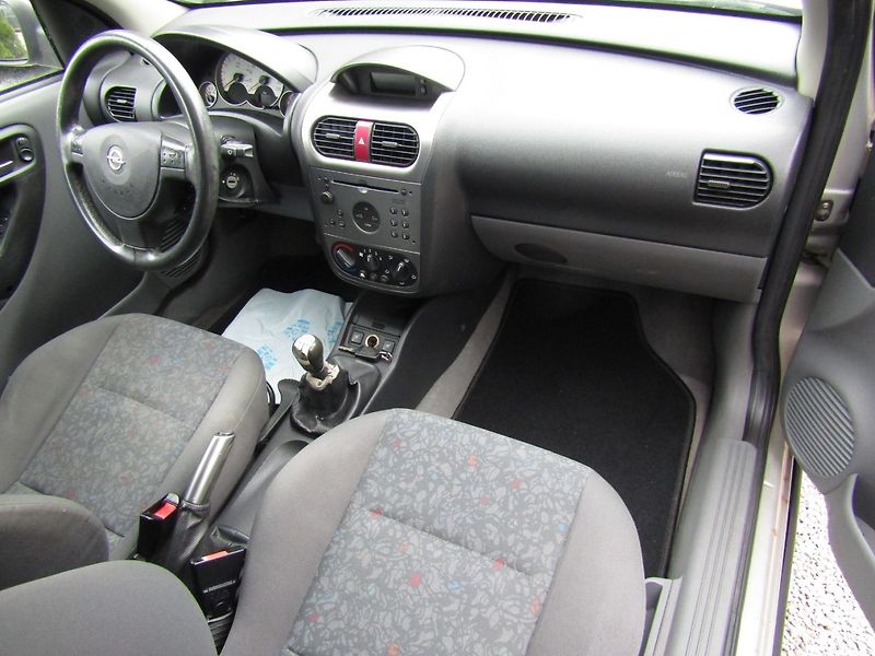 Opel Corsa (2002) GSi 1.8 16VC 92kW - fotka 14 z 38