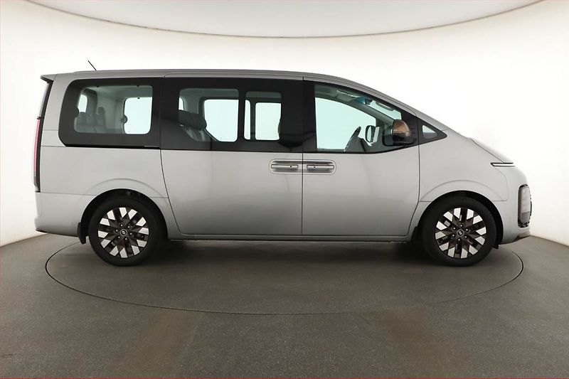 Hyundai Staria (2022) 2.2 CRDi, ČR, 1Maj, DPH - fotka 6 z 30