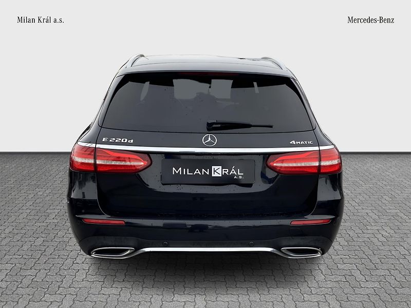 Mercedes-Benz Třídy E E 220d 4M AMG - fotka 4 z 23