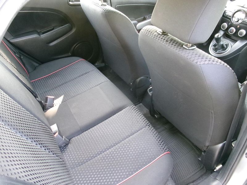 Mazda 2 (2011) 1,3i KLIMA ALU VÝHŘEV - fotka 17 z 27