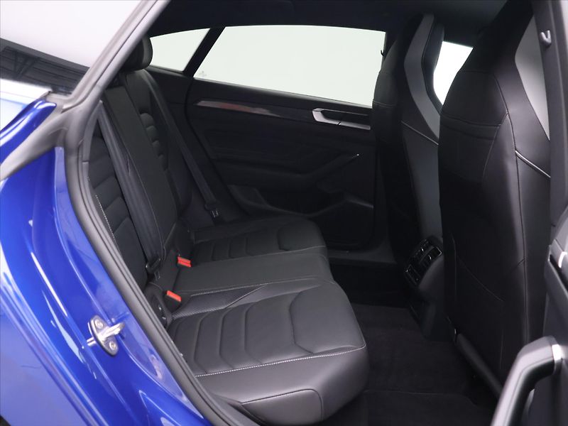 Volkswagen Arteon 2,0 TSI 206kW 4Motion DSG R-Li - fotka 12 z 32