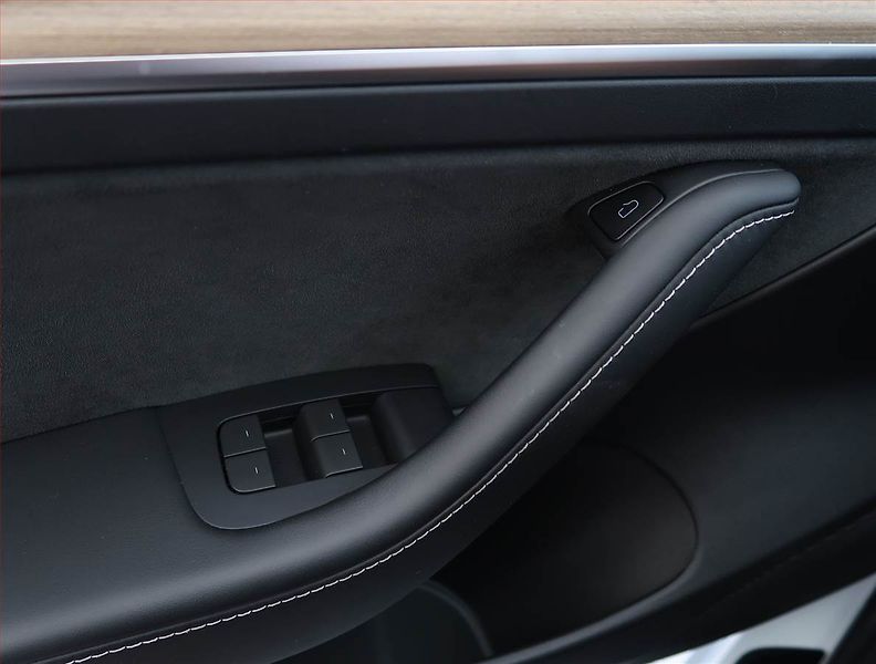 Tesla Model 3 (2023) Standard Range 60kWh, SoH 95% - fotka 30 z 33