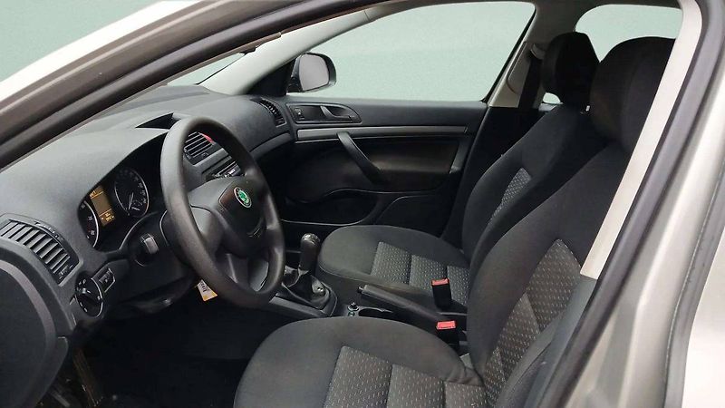 Škoda Octavia Tour 1.6MPI MT5 - fotka 15 z 33