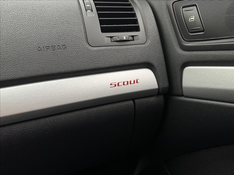 Škoda Octavia 2,0 103kW 4X4 SCOUT 2XKOLA ČR - fotka 22 z 33