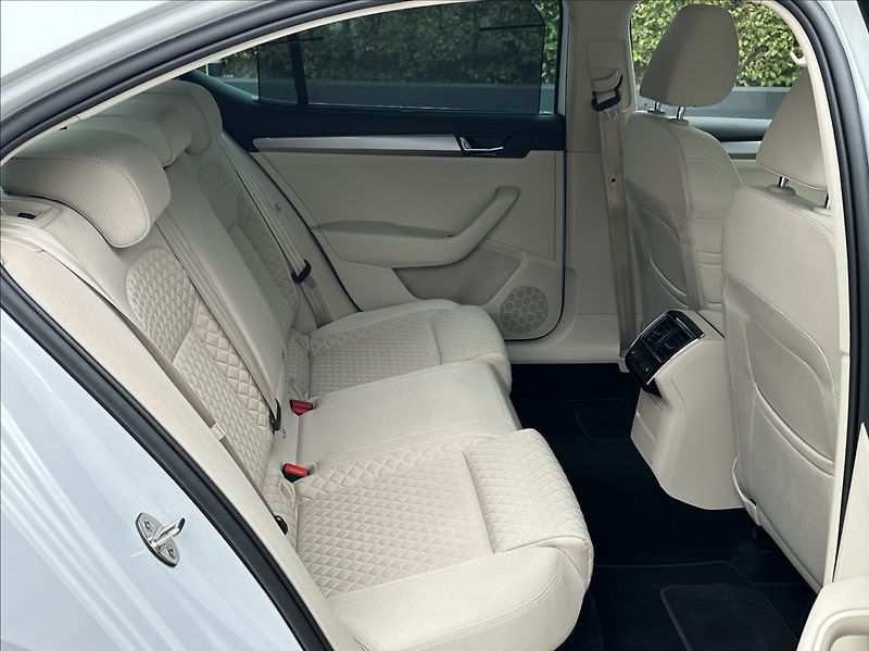 Škoda Superb 1,4 TSI 150PS  Style Plus 4x4 - fotka 19 z 58