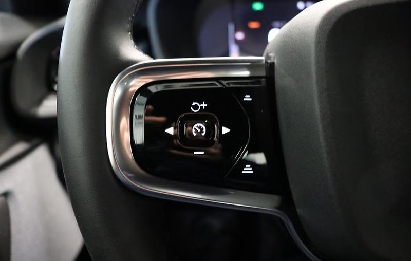 Polestar 2 LR SoH 100% 360kam BLIS LED - fotka 15 z 20